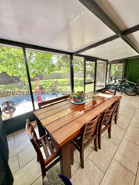 TROPICAL ESTS - Residential