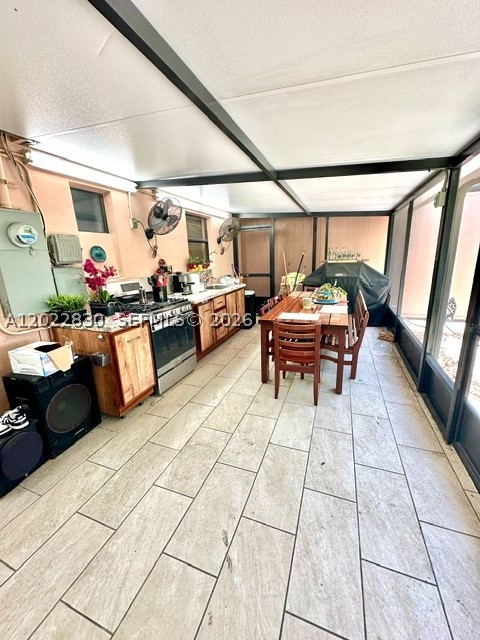 TROPICAL ESTS - Residential