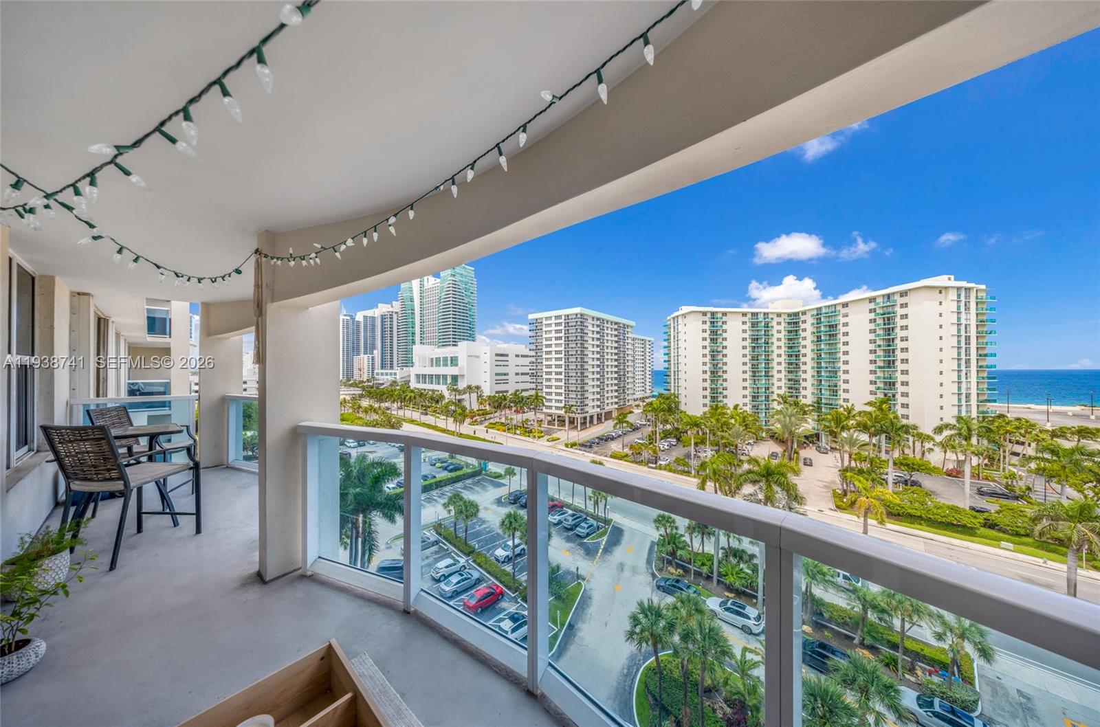 HALLMARK OF HOLLYWOOD CON - Residential