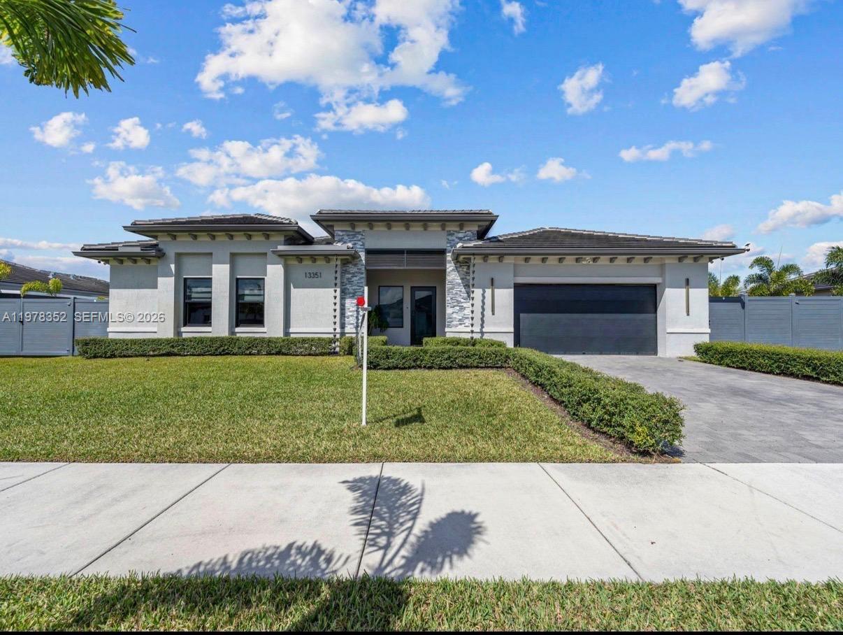 VALENCIA ACRES - Residential