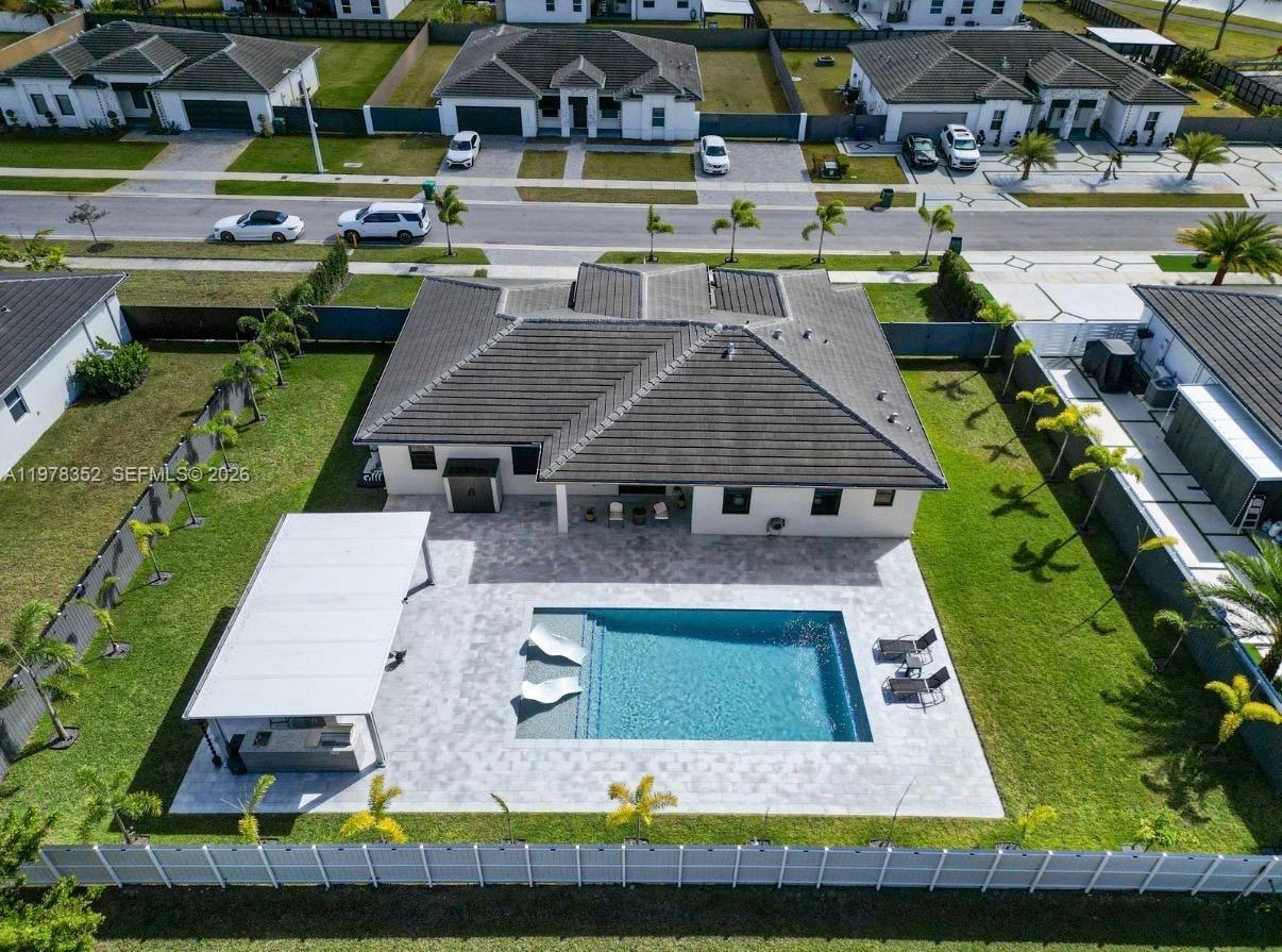 VALENCIA ACRES - Residential