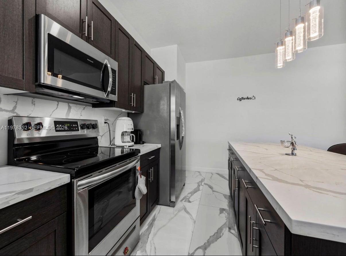 VALENCIA ACRES - Residential