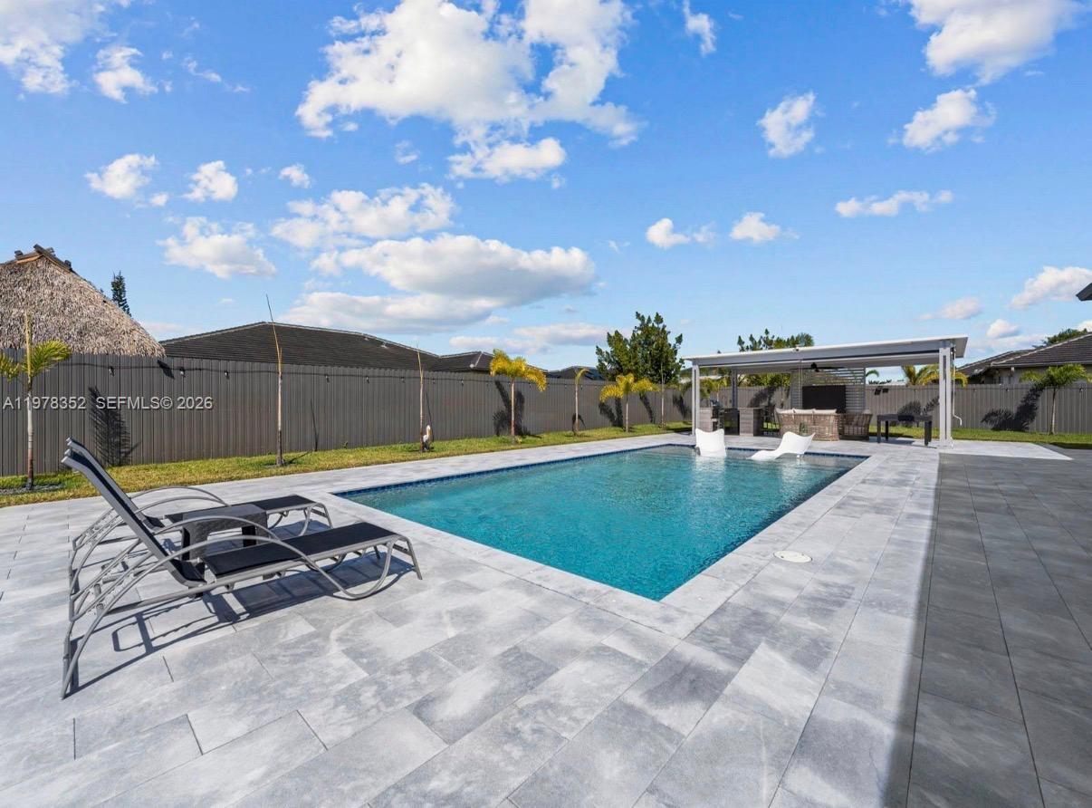 VALENCIA ACRES - Residential