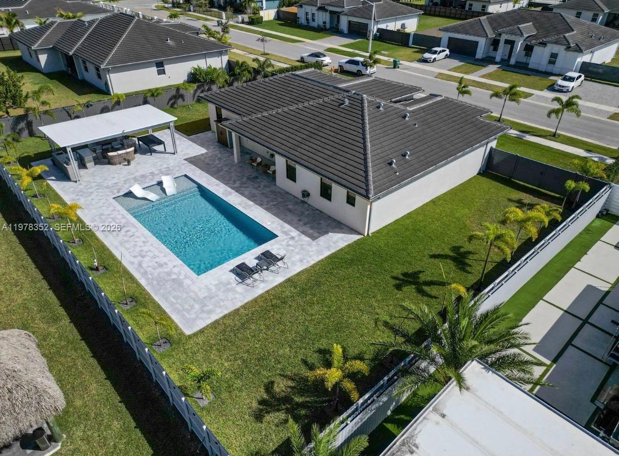 VALENCIA ACRES - Residential