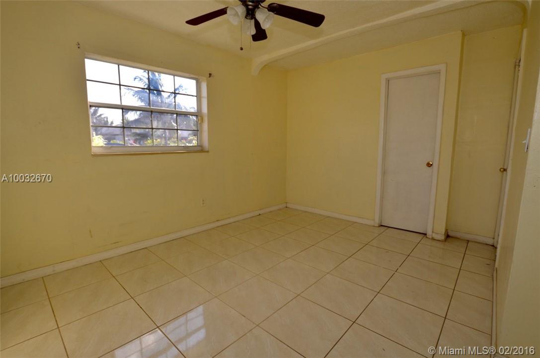 Carol City Lake Steven Es - Residential