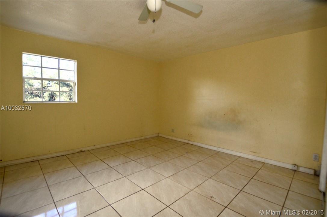 Carol City Lake Steven Es - Residential