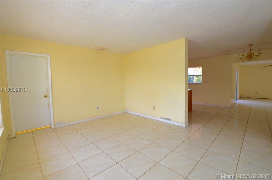 Carol City Lake Steven Es - Residential