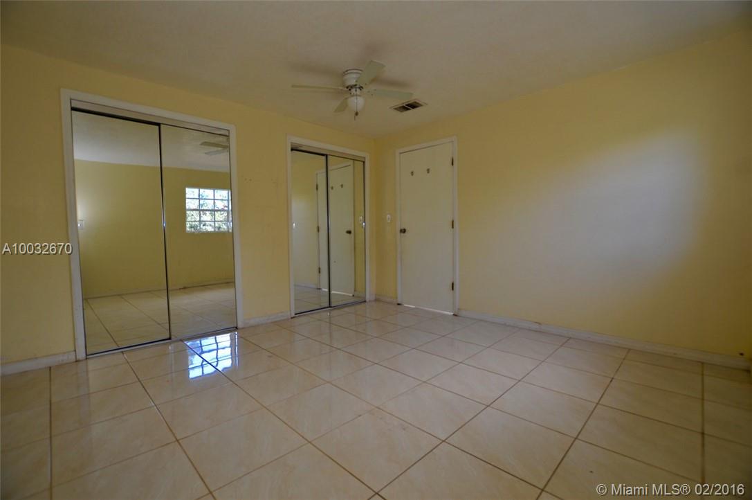 Carol City Lake Steven Es - Residential