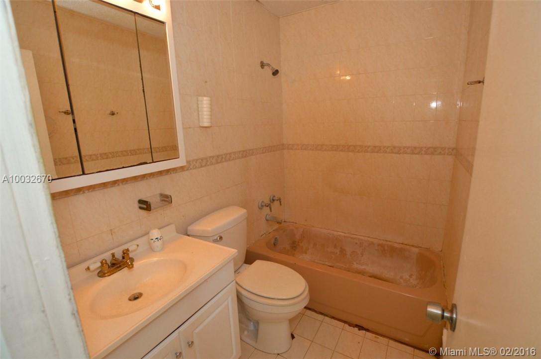 Carol City Lake Steven Es - Residential
