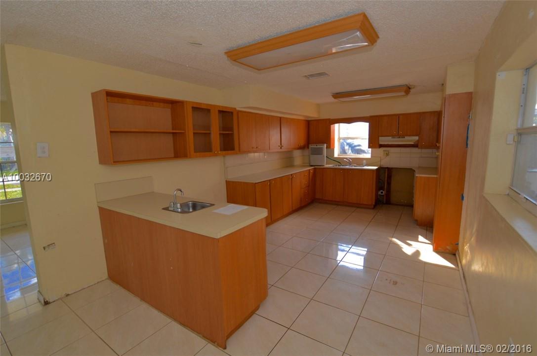 Carol City Lake Steven Es - Residential