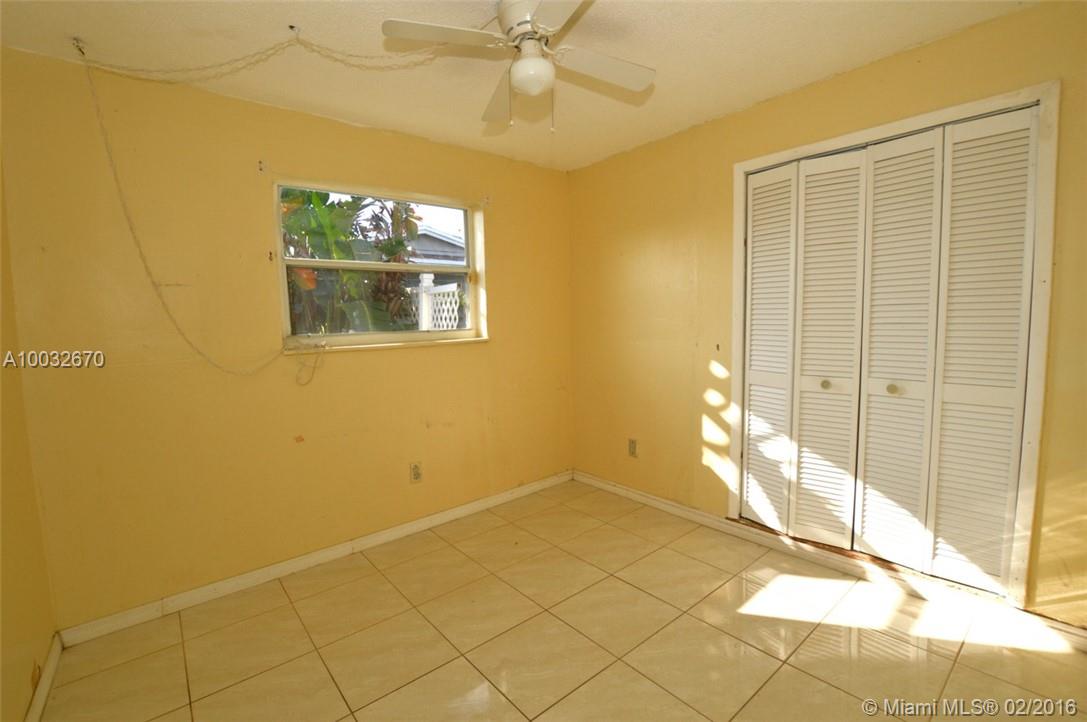 Carol City Lake Steven Es - Residential