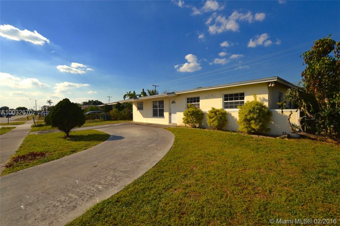 Don't miss out on this lovely 3 bedroom and 1 bathroom home in the Miami area. Property features include: LARGE kitchen area, washer and dryer, outdoor pool, great master bathroom with whirlpool spa tub, many more. Home is close to major roads and highways, as well as, city interests. Home is perfect for buyer of any type.