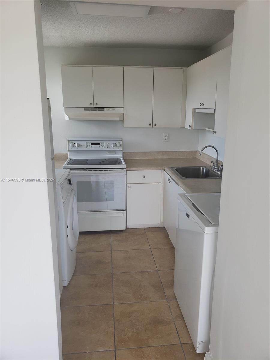 ENCLAVE TOWER CONDO - Residential Lease