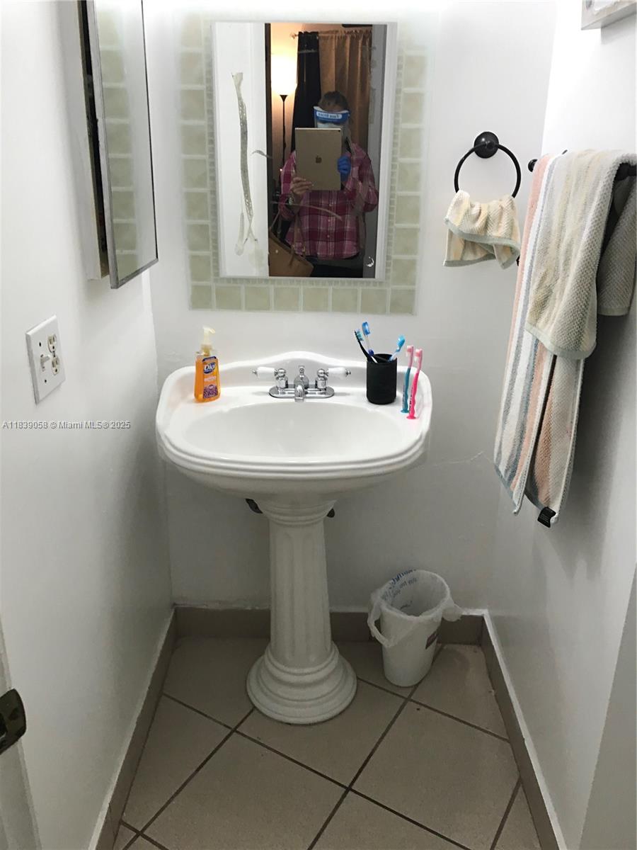 TENNIS VIEW CONDO PH I - Residential