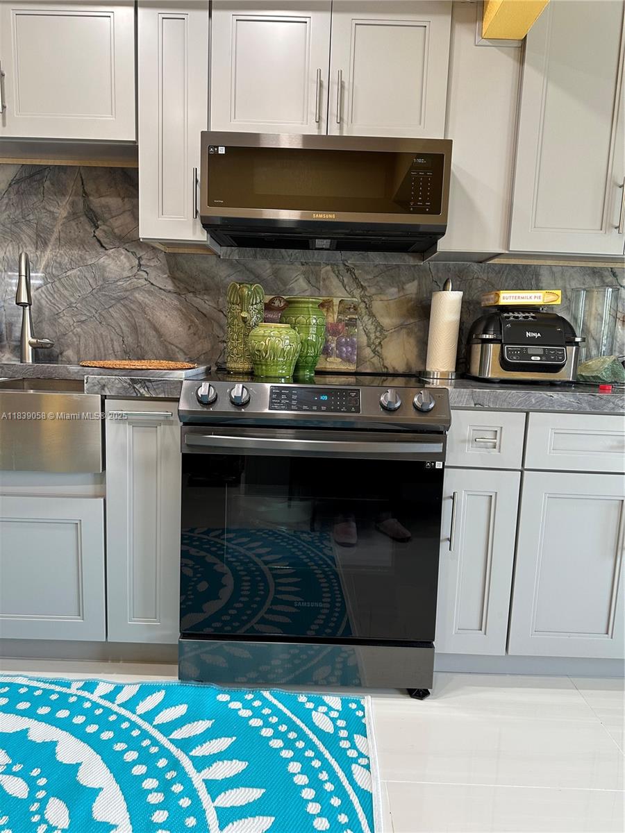 TENNIS VIEW CONDO PH I - Residential