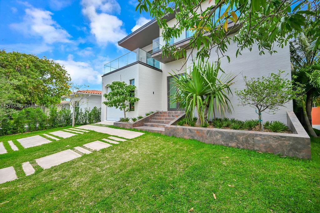 ALTOS DEL MAR NO 4 - Residential