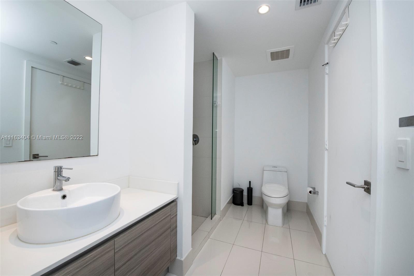 3401 MIDTOWN CONDO - Residential Lease