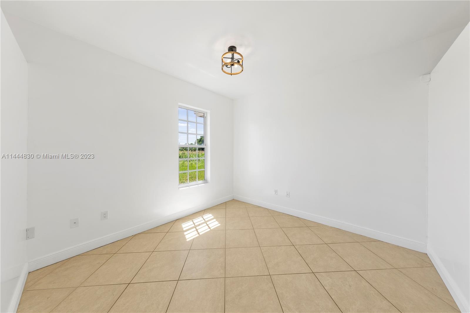 REDLAND 20 ACRES W/ HOME - Residential