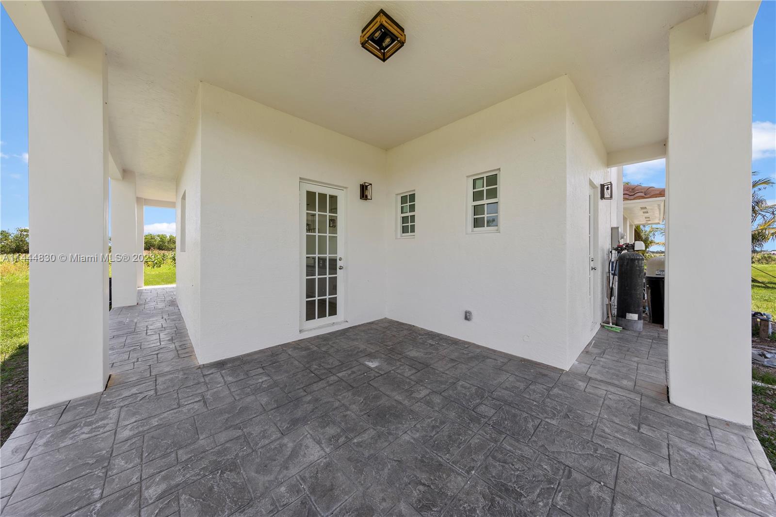 REDLAND 20 ACRES W/ HOME - Residential
