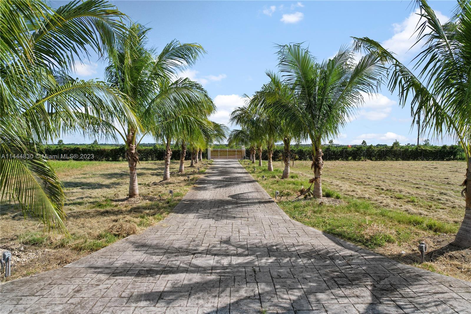 REDLAND 20 ACRES W/ HOME - Residential