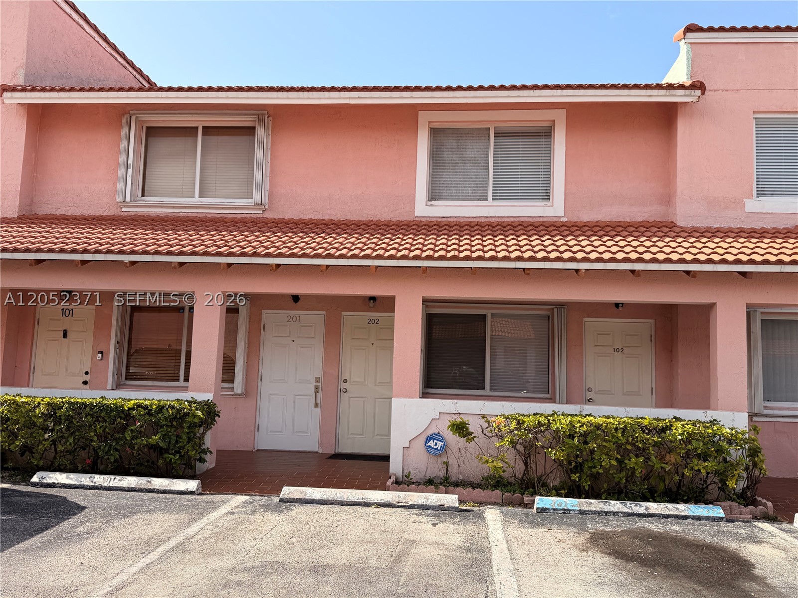 Spacious and well-maintained 2-bedroom, 2-bath bright open layout with washer and dryer inside the unit with two assigned parking space plus guest parking. Ideally located in the heart of the city with easy access to major expressways, top-rated schools, shopping, dining, and everyday conveniences. A fantastic opportunity to enjoy comfortable living in a central and convenient location. Don't miss it!