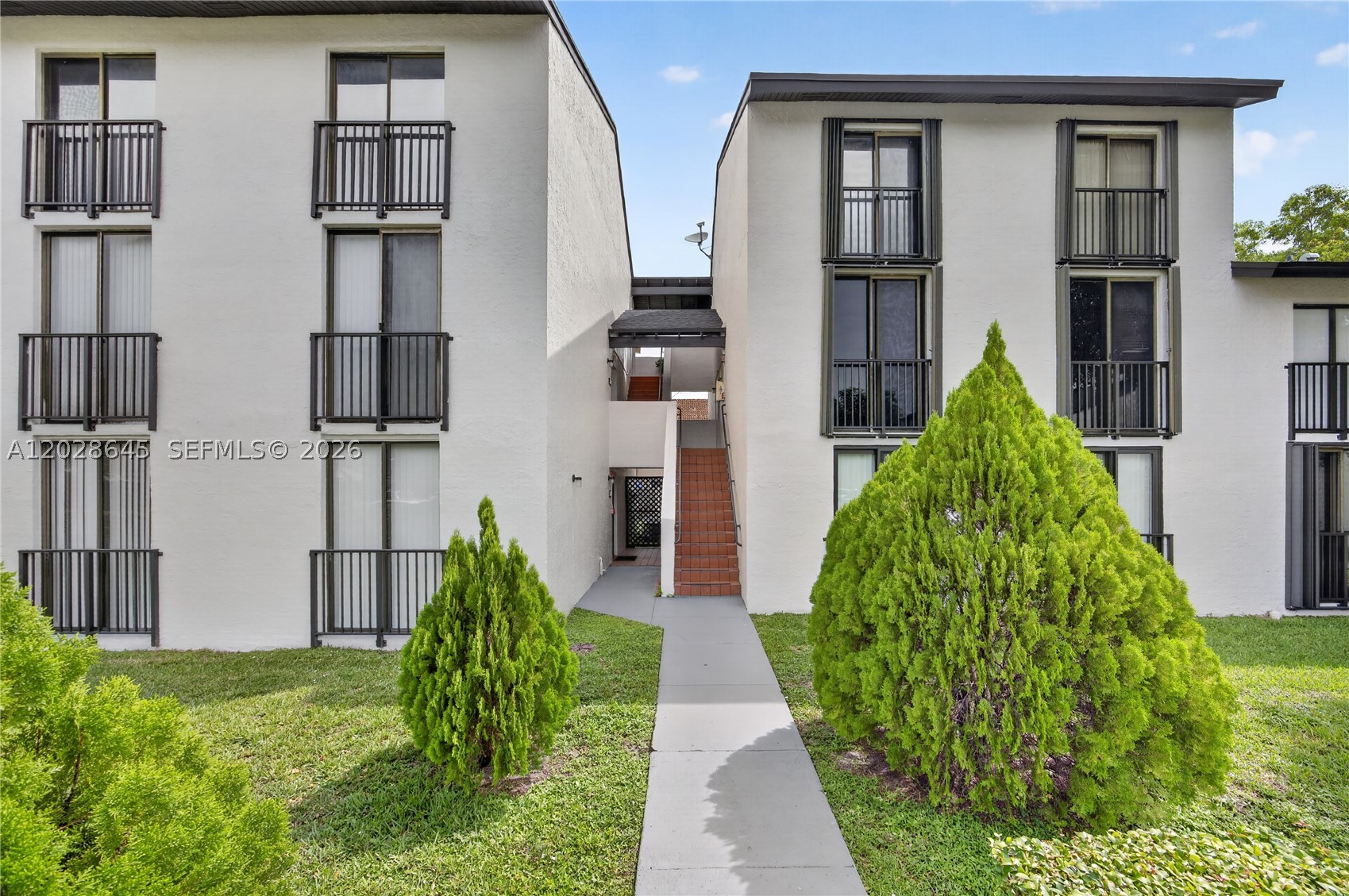 LYNBROOK COURT CONDO PH II - Residential