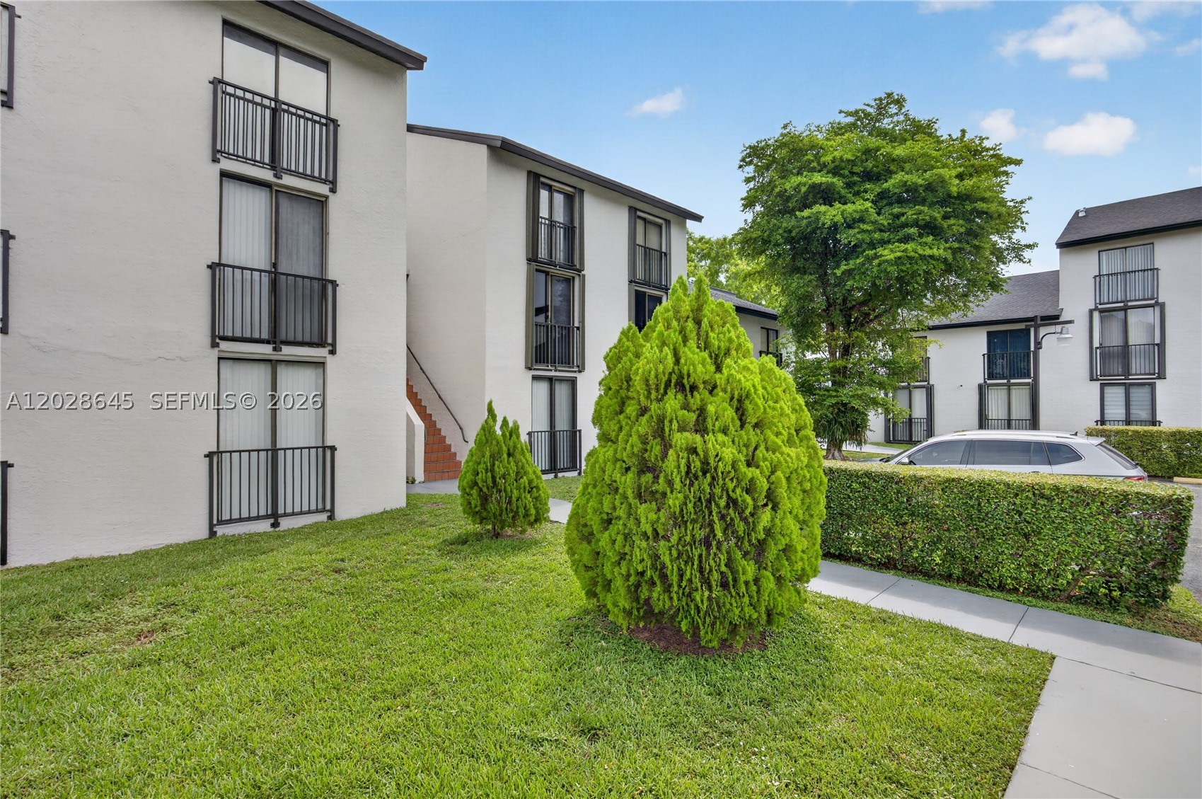LYNBROOK COURT CONDO PH II - Residential