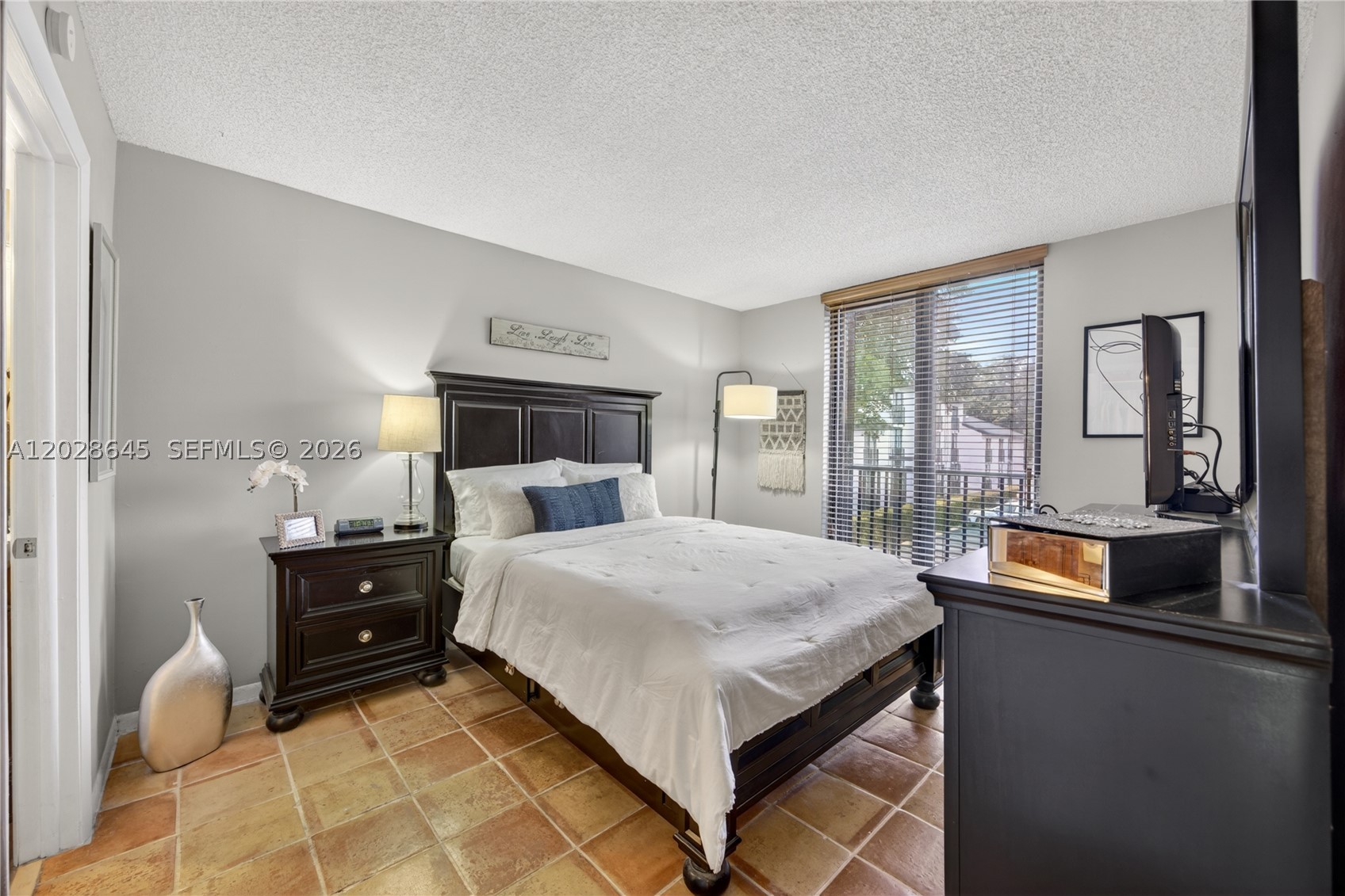 LYNBROOK COURT CONDO PH II - Residential