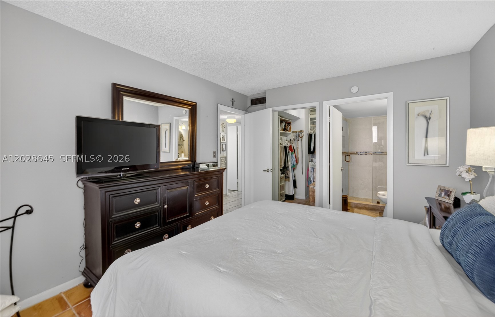 LYNBROOK COURT CONDO PH II - Residential