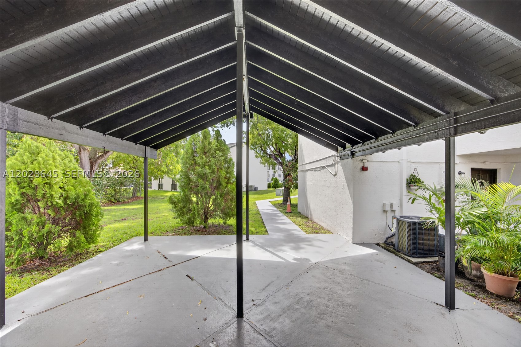 LYNBROOK COURT CONDO PH II - Residential