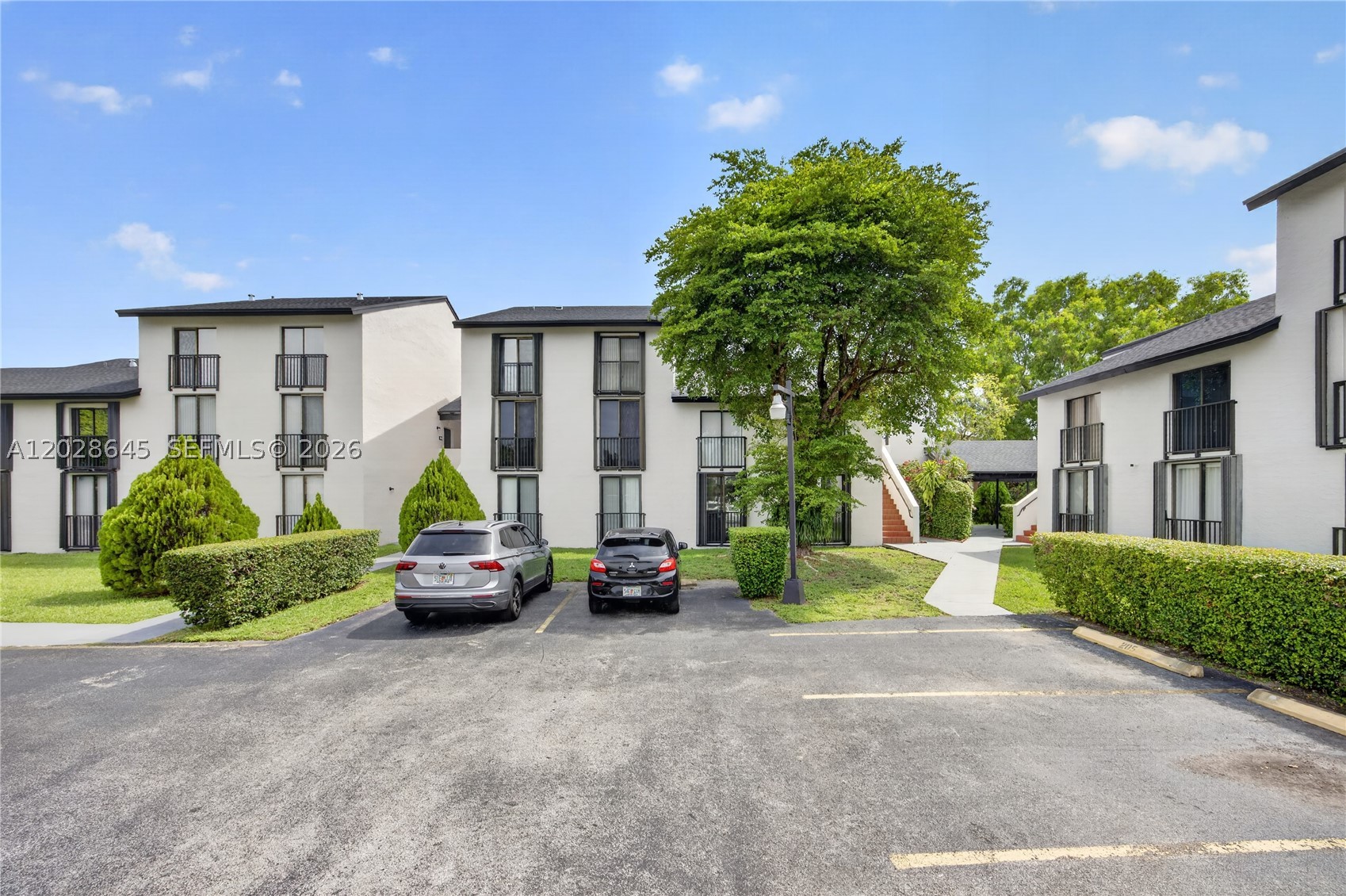 LYNBROOK COURT CONDO PH II - Residential