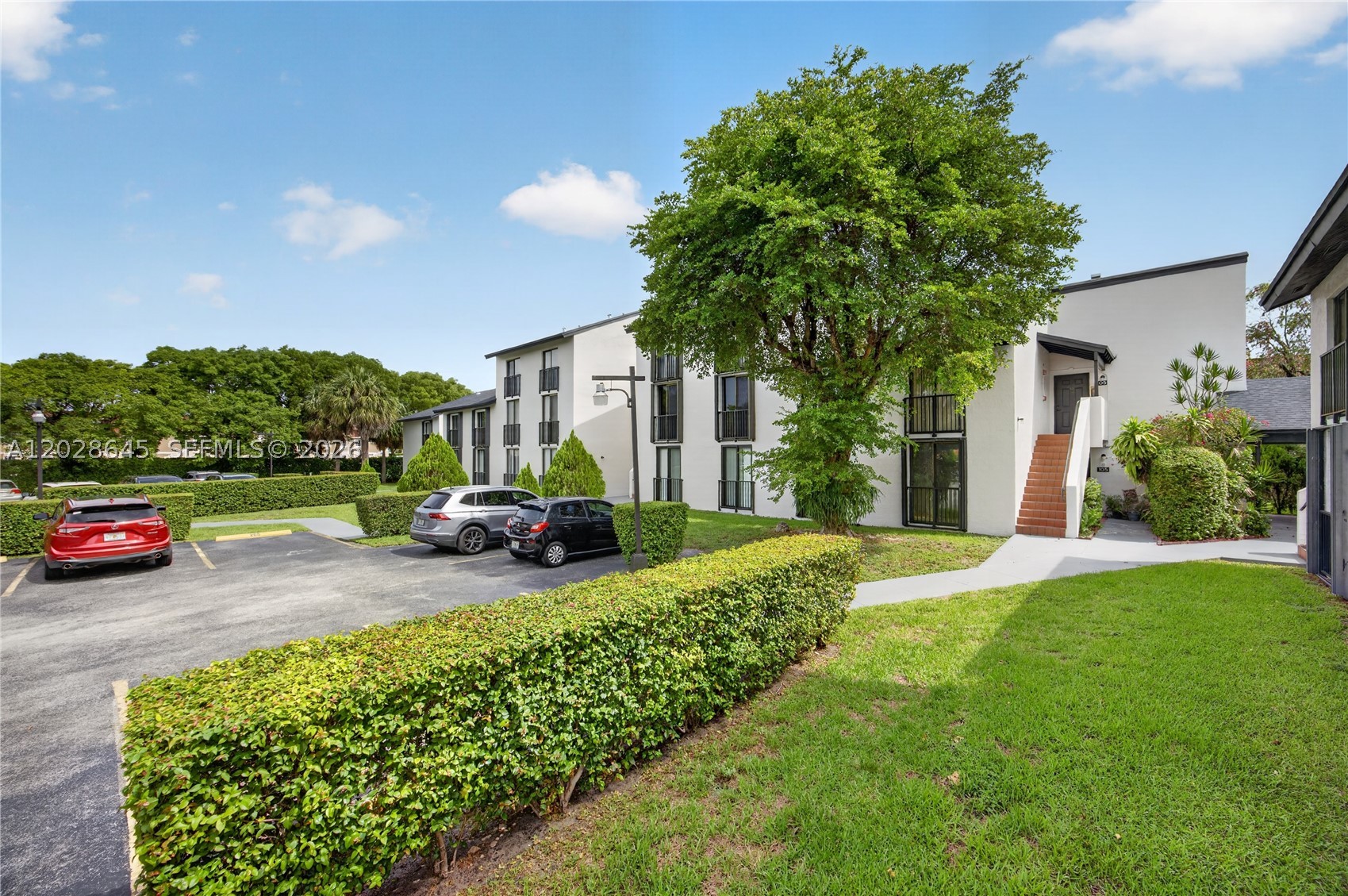 LYNBROOK COURT CONDO PH II - Residential