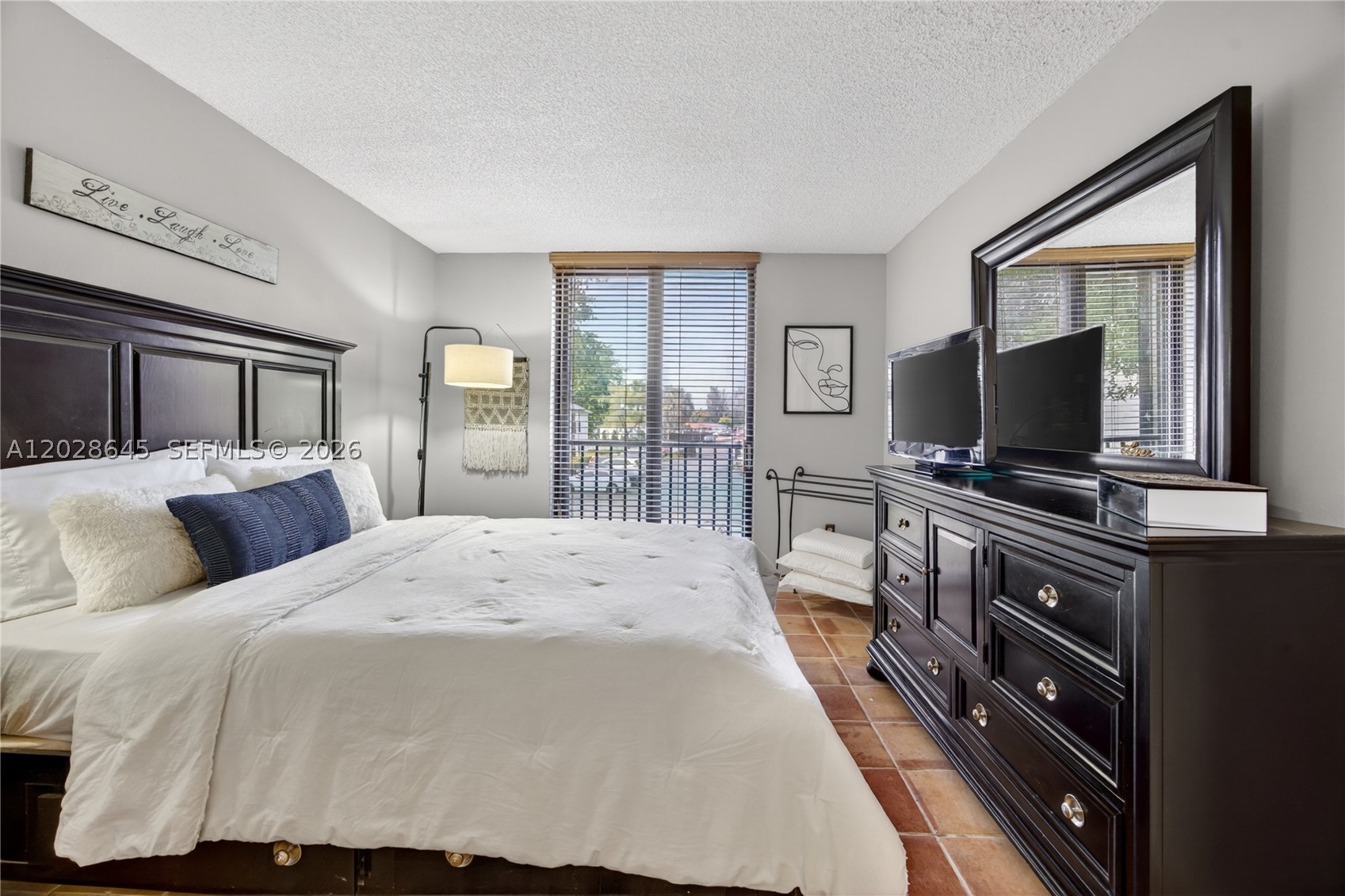 LYNBROOK COURT CONDO PH II - Residential