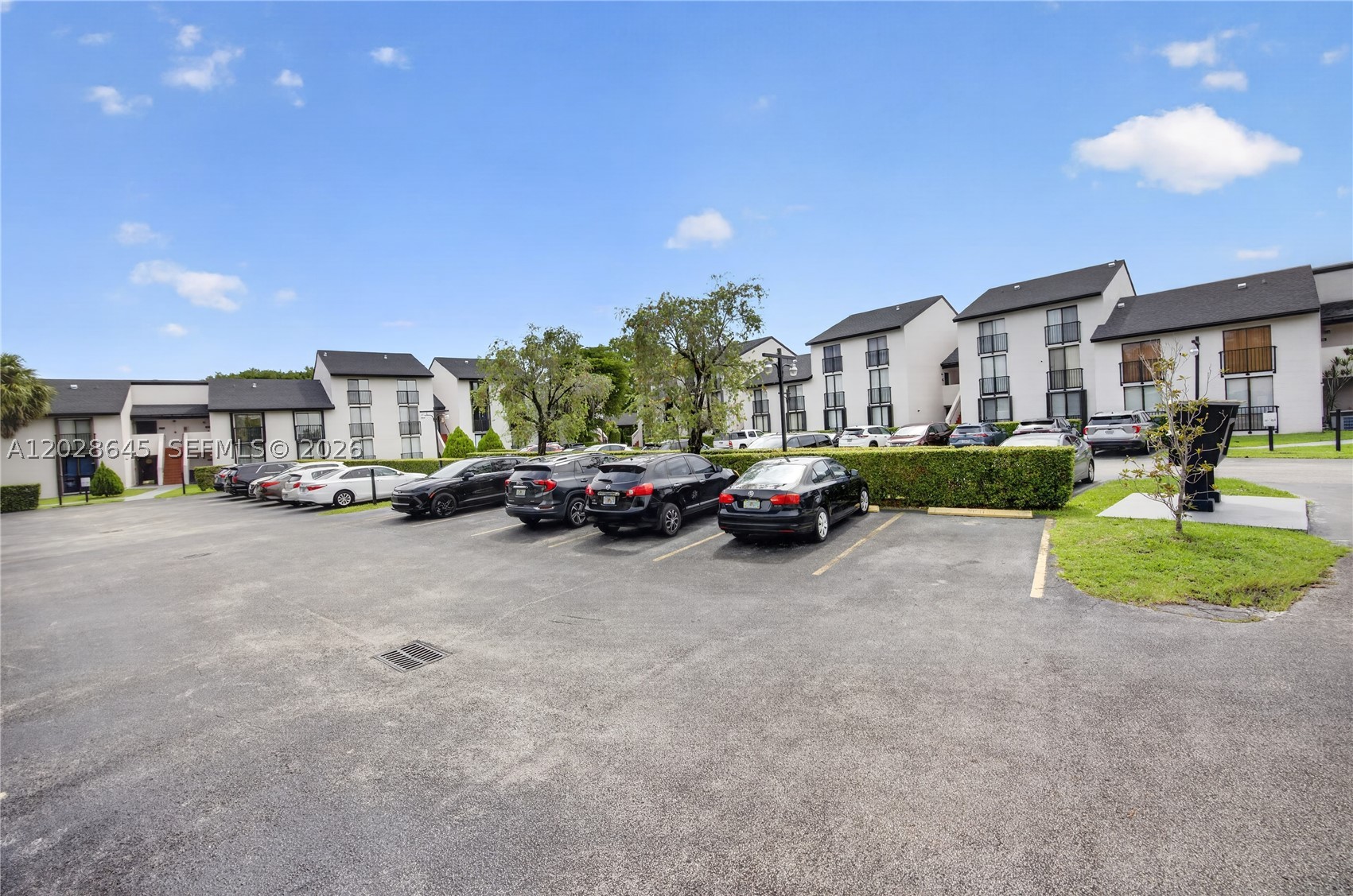 LYNBROOK COURT CONDO PH II - Residential