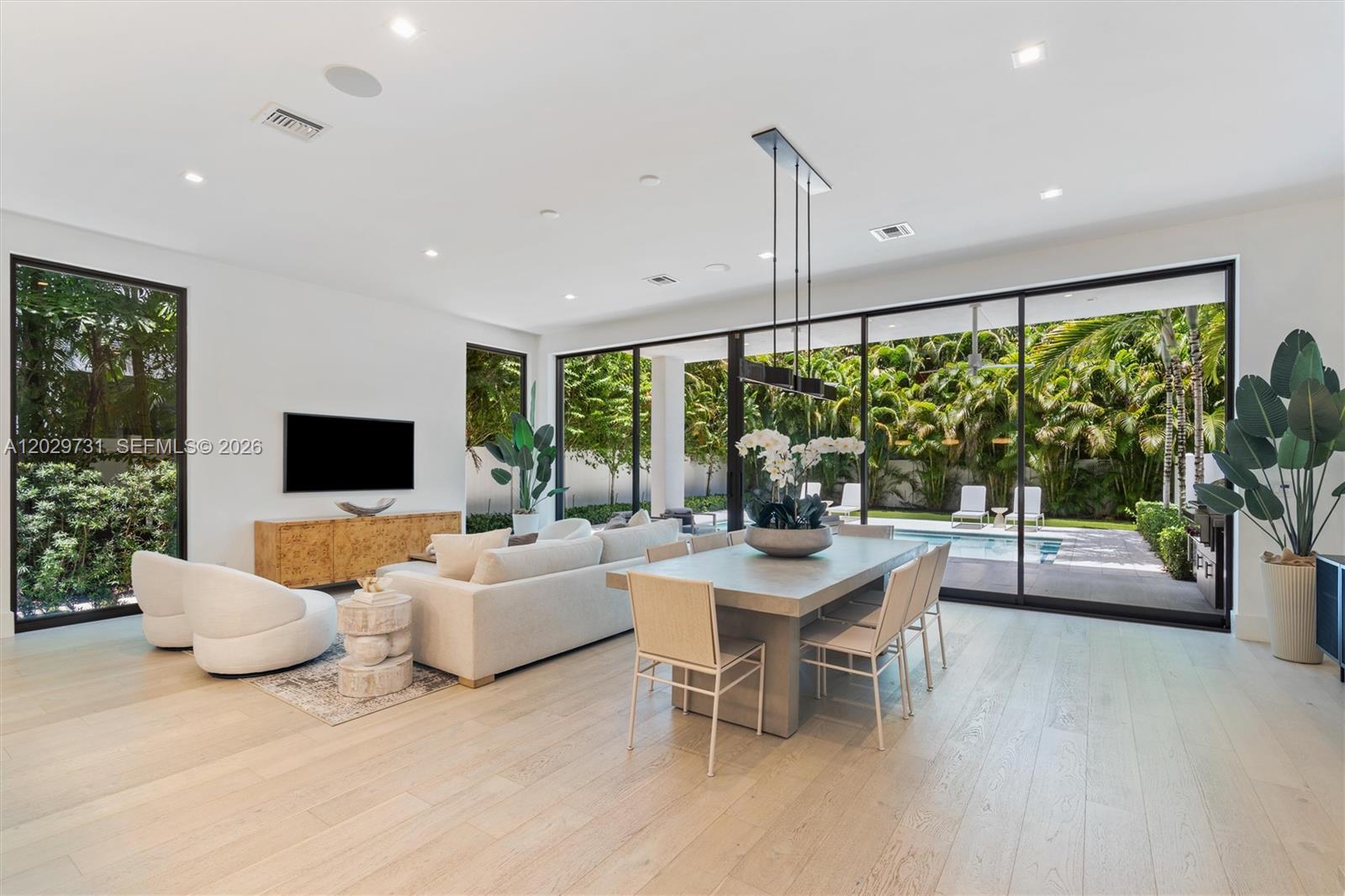 KENMONT FIRST ADD - Residential