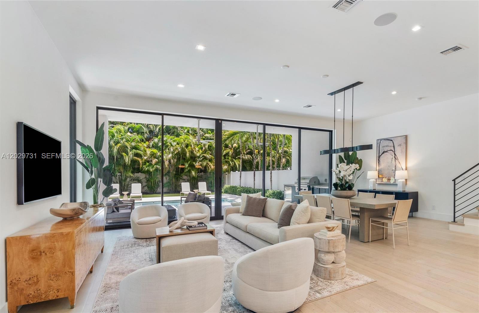 KENMONT FIRST ADD - Residential