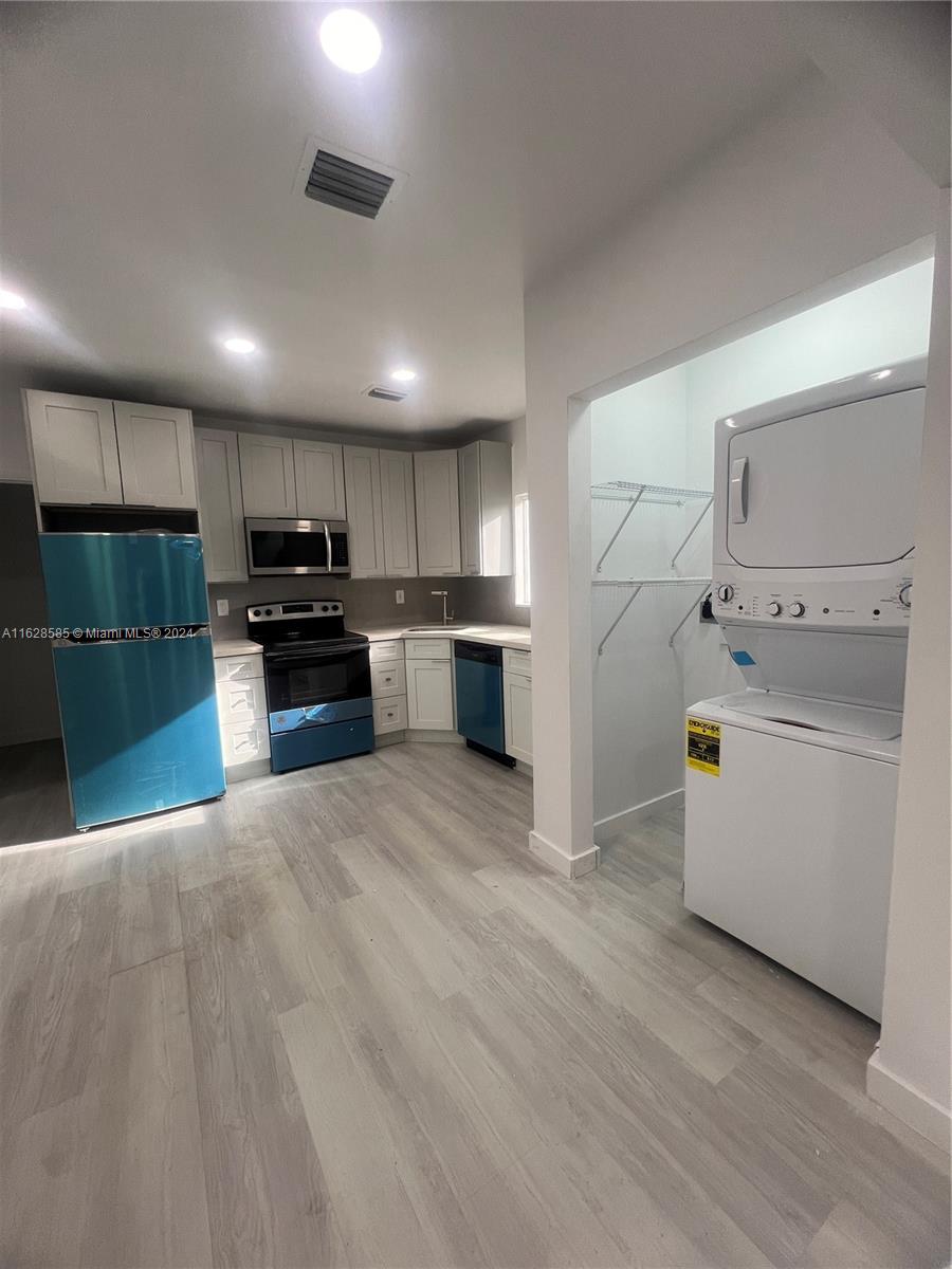 17TH AVE MANOR - Residential Lease