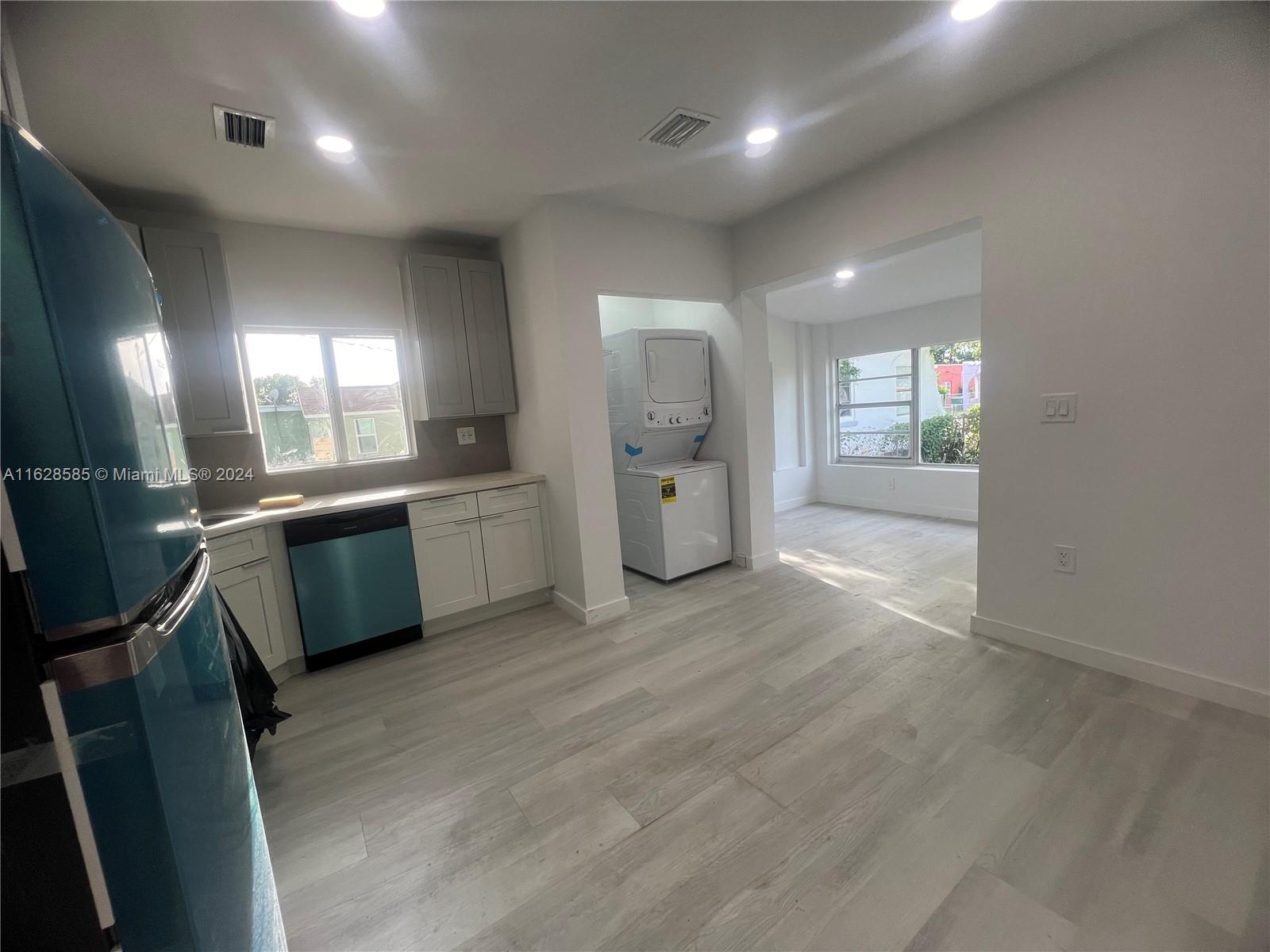 17TH AVE MANOR - Residential Lease