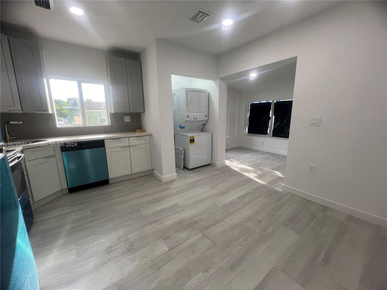 17TH AVE MANOR - Residential Lease