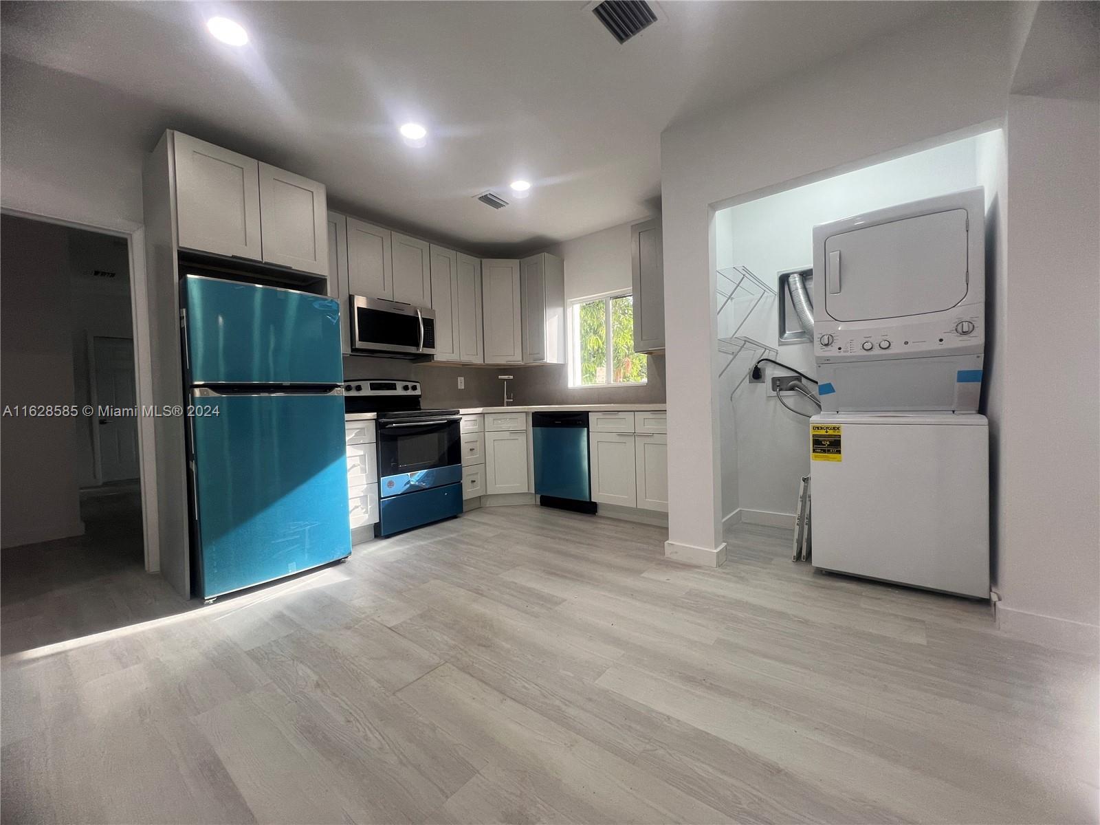 17TH AVE MANOR - Residential Lease