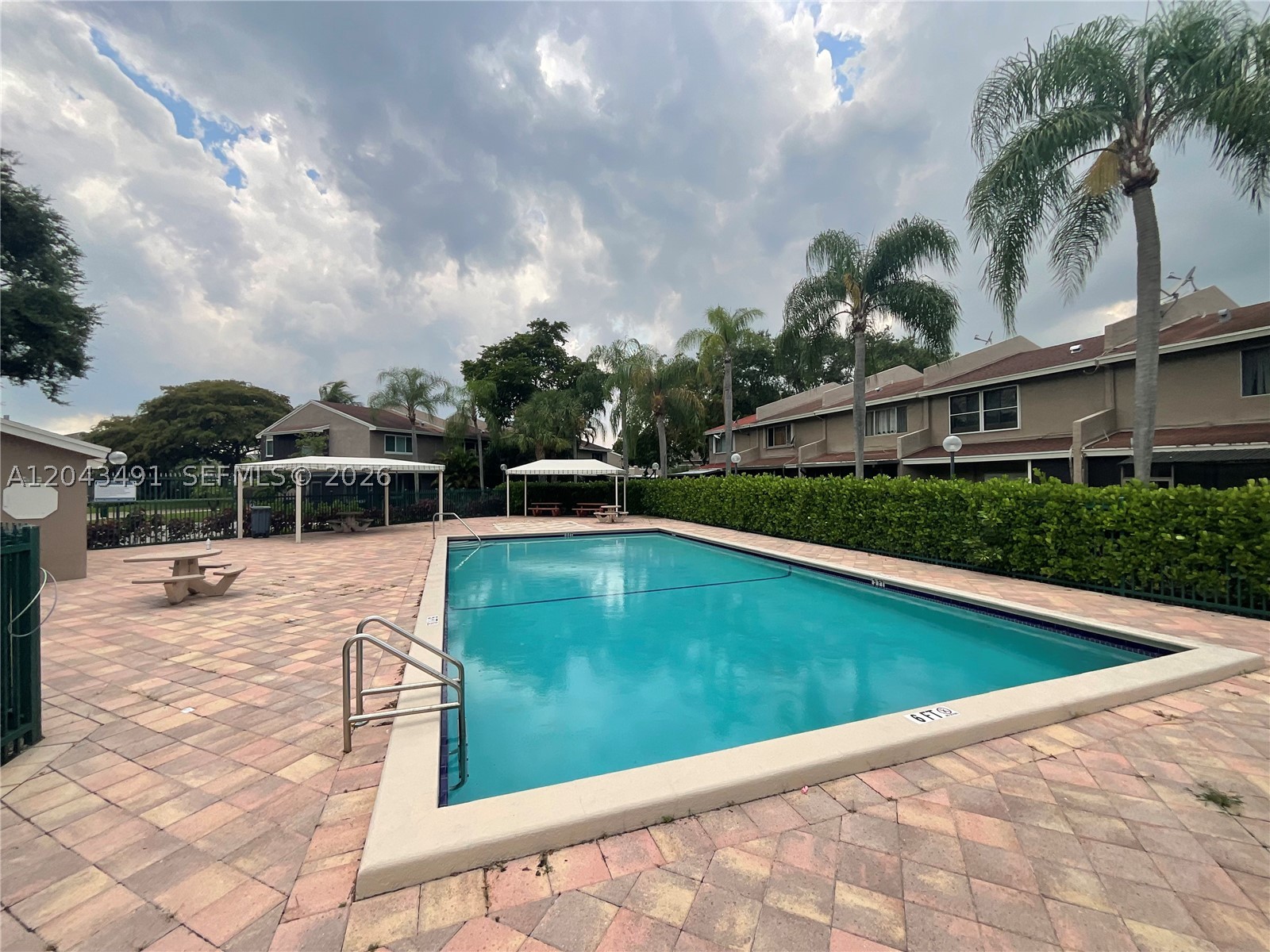 HAMPTONS OF NORTH LAUDERD - Residential
