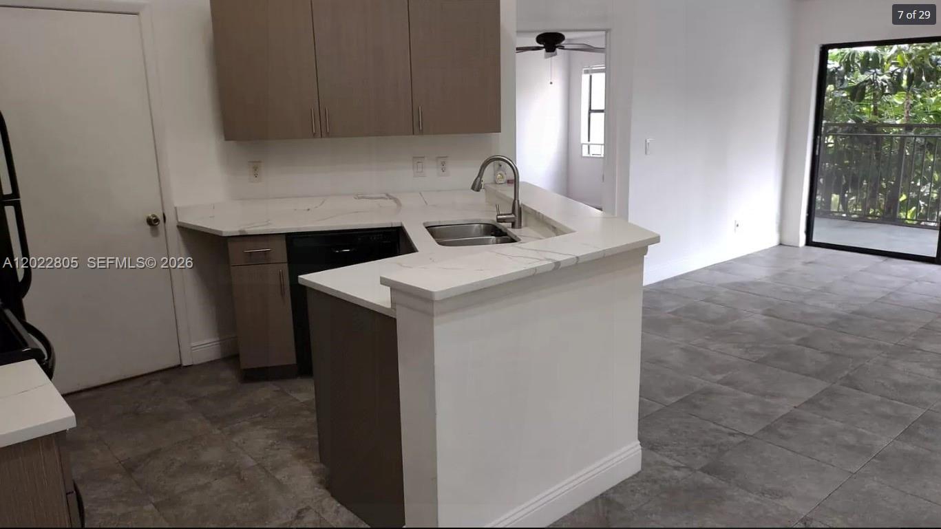 SUMMERBREEZE CONDO - Residential