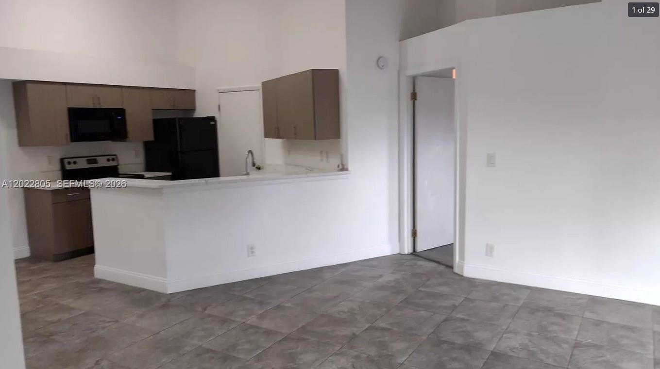 SUMMERBREEZE CONDO - Residential