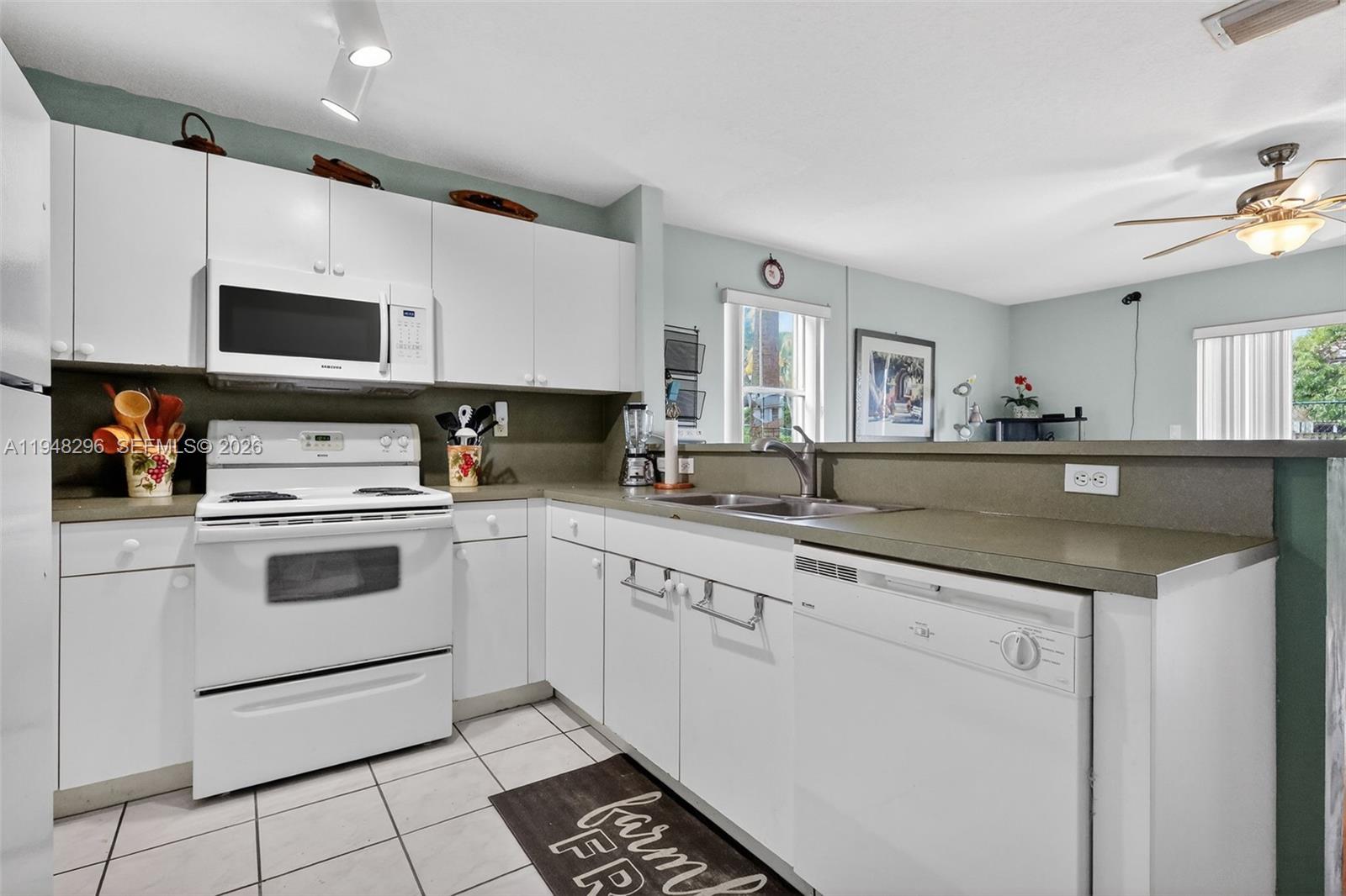MELROSE POINT CONDO - Residential