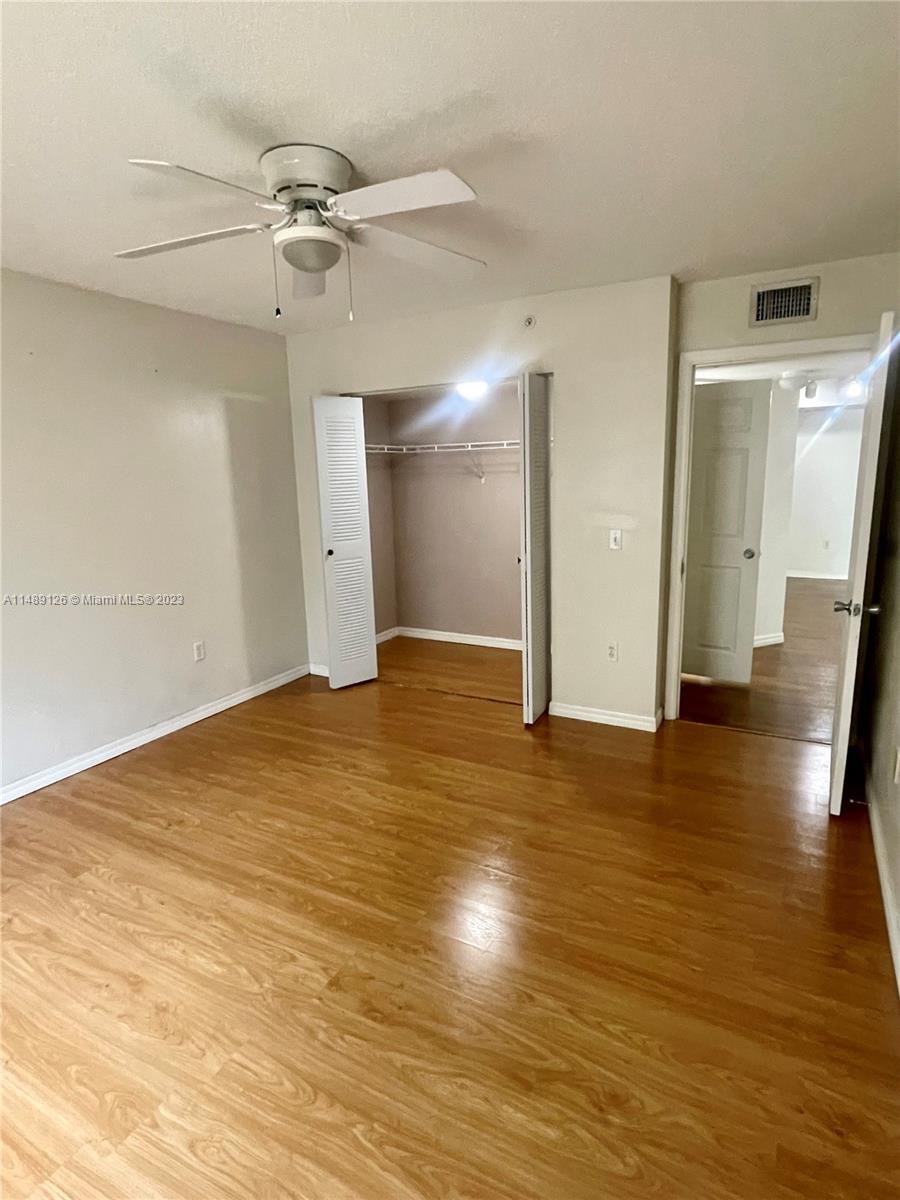 EMERALD ISLE AT LAGUNA LA - Residential