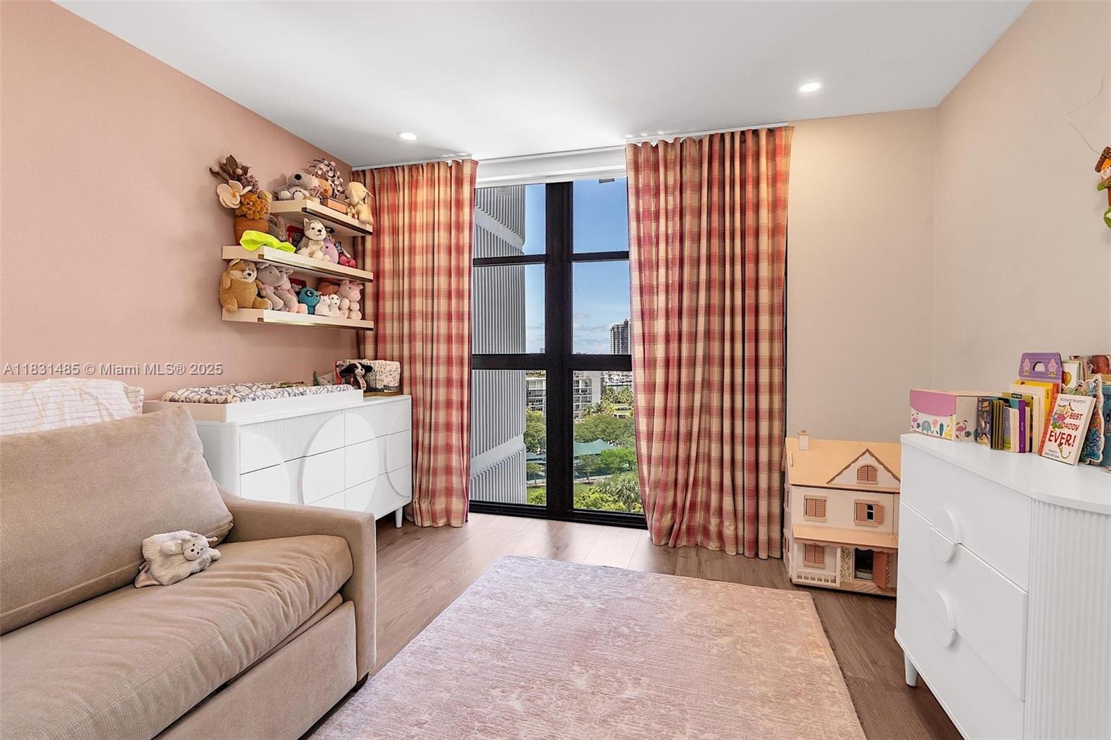 NINE ISLAND AVENUE CONDO - Residential