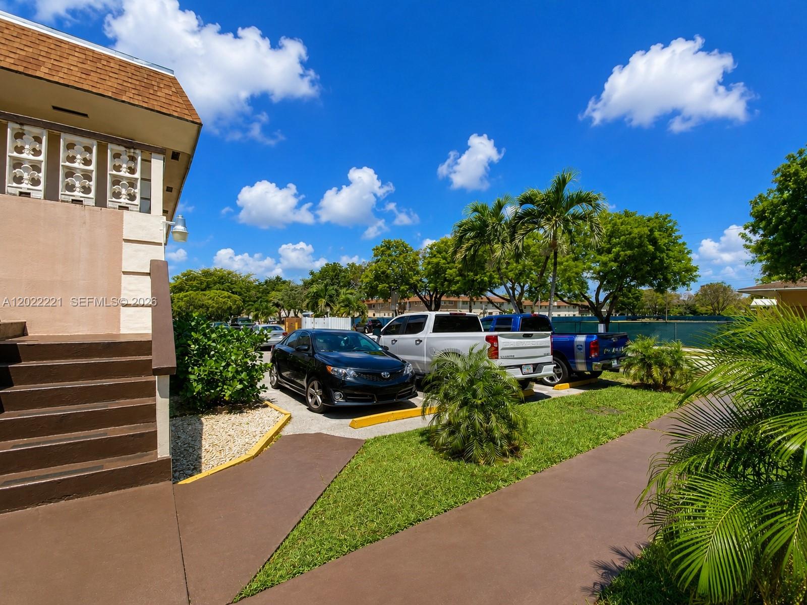 PINEWOOD CONDO - Residential
