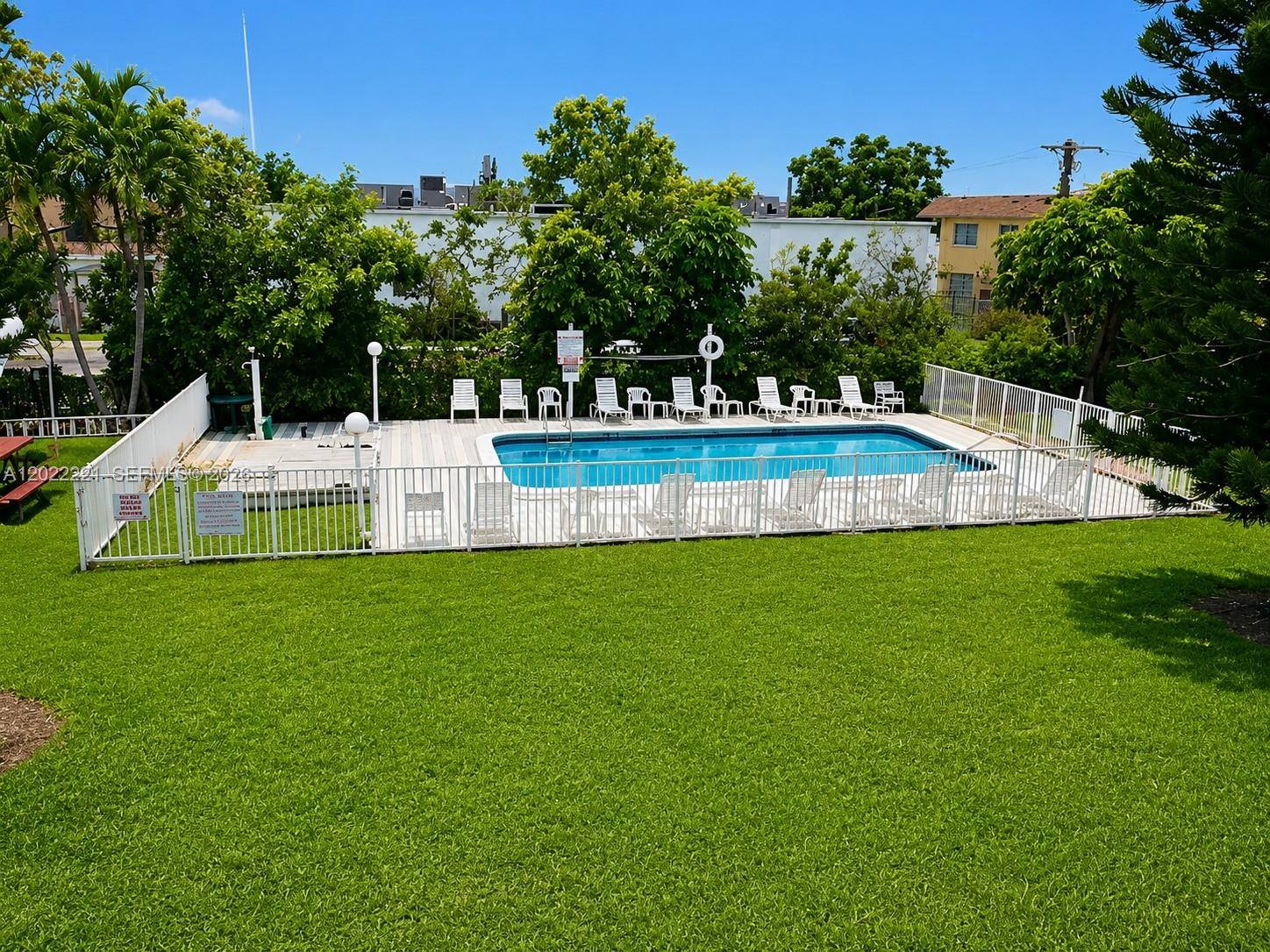 PINEWOOD CONDO - Residential