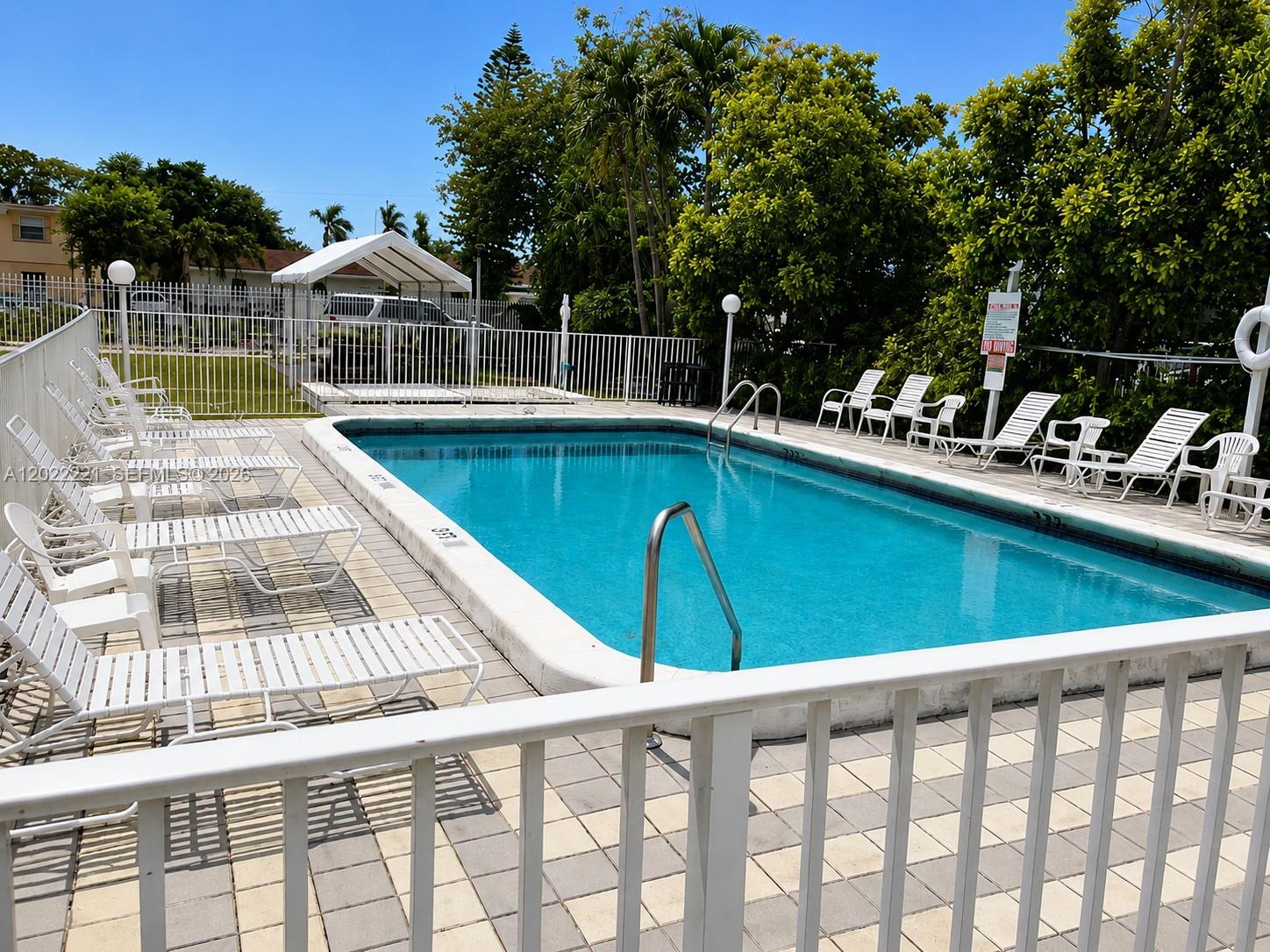 PINEWOOD CONDO - Residential