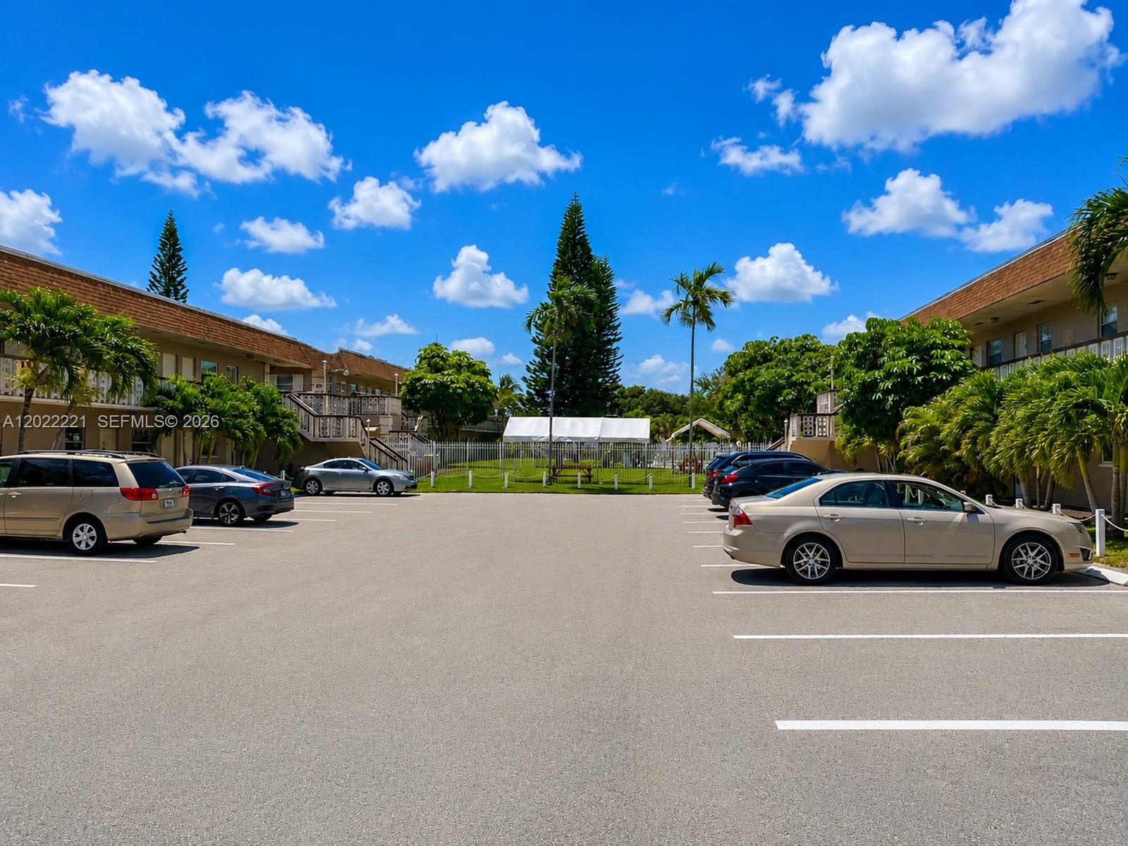 PINEWOOD CONDO - Residential